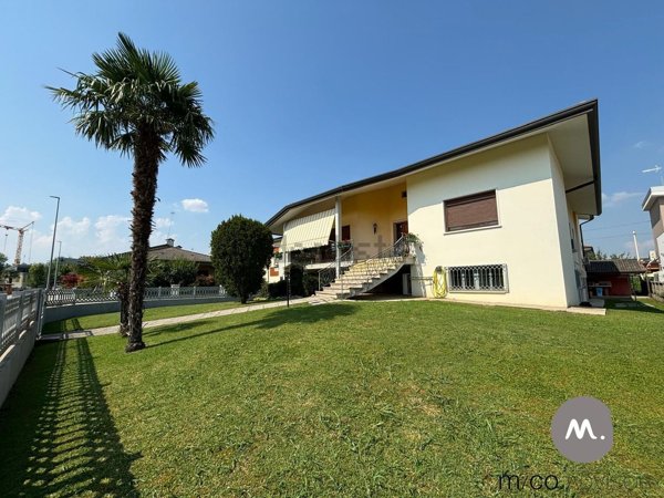 casa indipendente in vendita ad Azzano Decimo in zona Corva