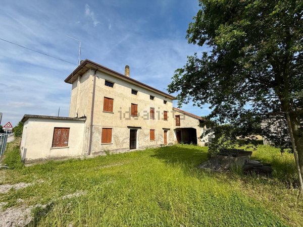 casa indipendente in vendita ad Azzano Decimo