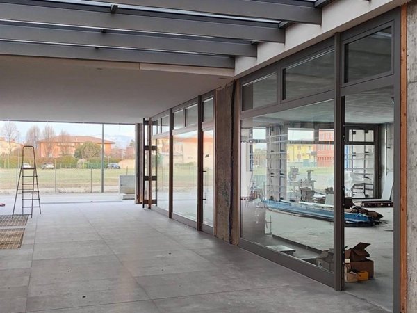 negozio in vendita ad Azzano Decimo