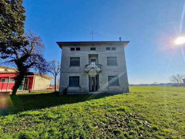 casa indipendente in vendita ad Azzano Decimo in zona Tiezzo