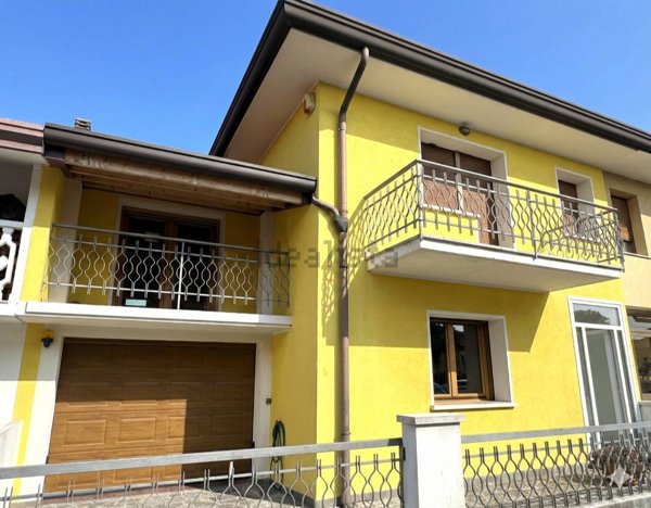 casa indipendente in vendita ad Azzano Decimo