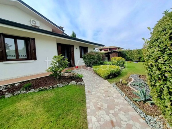 casa indipendente in vendita ad Azzano Decimo