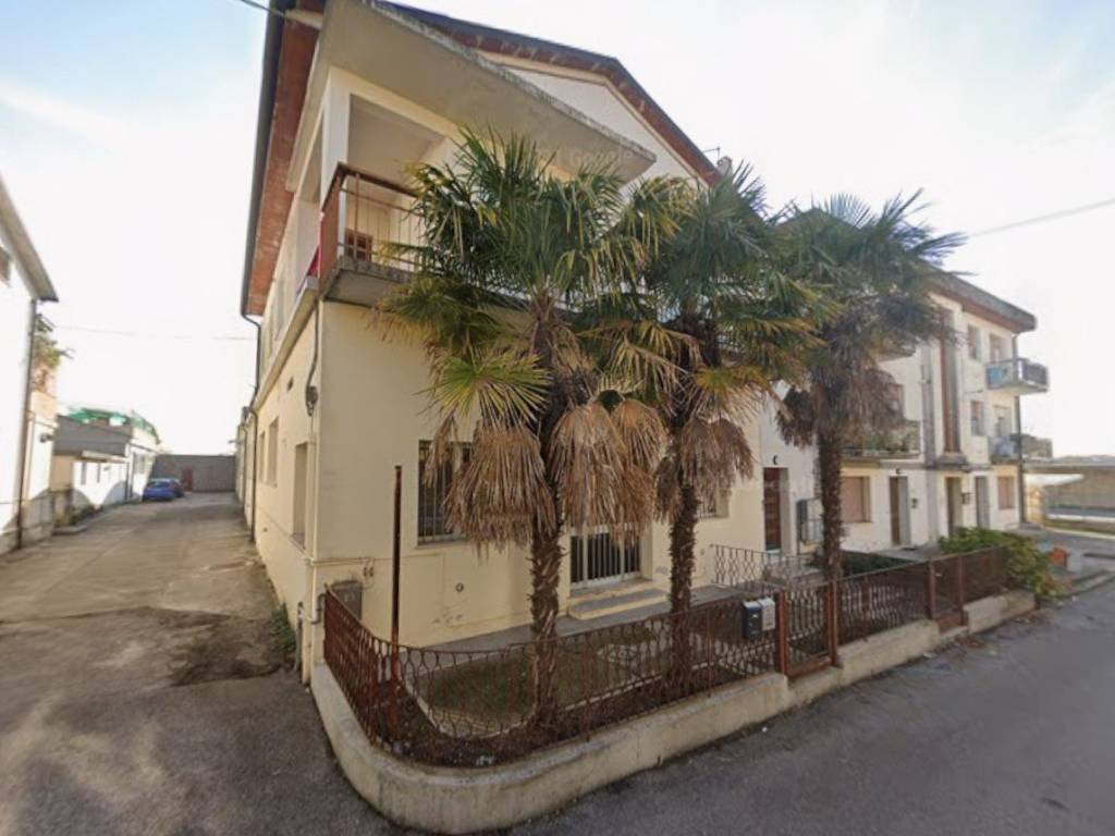 locale commerciale in vendita ad Azzano Decimo