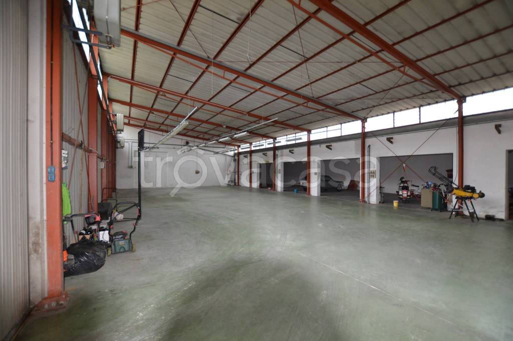 locale commerciale in vendita ad Azzano Decimo