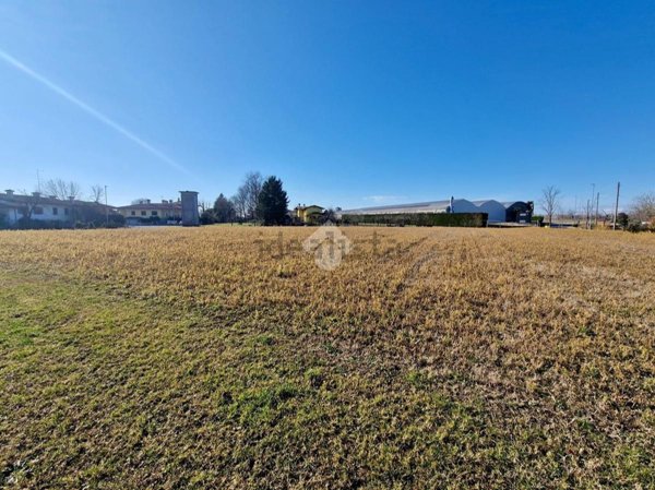 terreno edificabile in vendita ad Azzano Decimo in zona Fagnigola