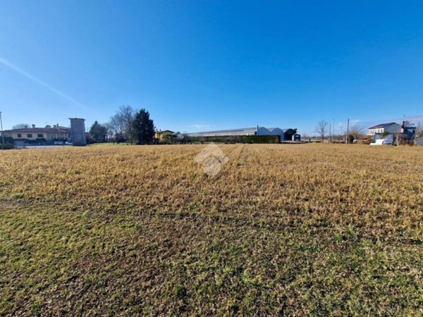 terreno edificabile in vendita ad Azzano Decimo in zona Fagnigola
