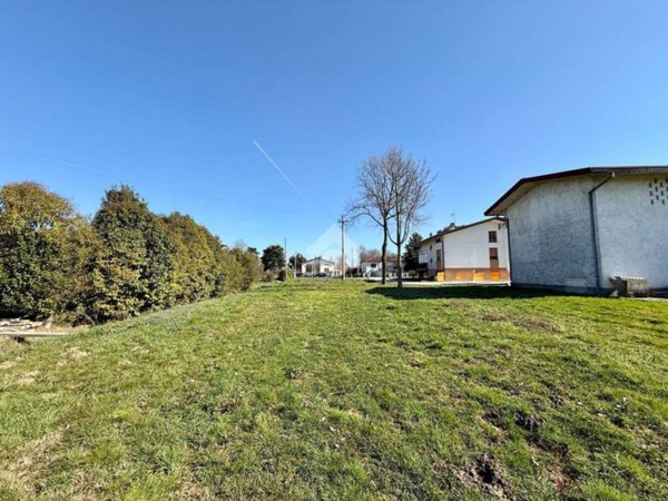 terreno agricolo in vendita ad Azzano Decimo