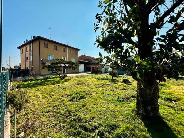 casa indipendente in vendita ad Azzano Decimo in zona Cesena
