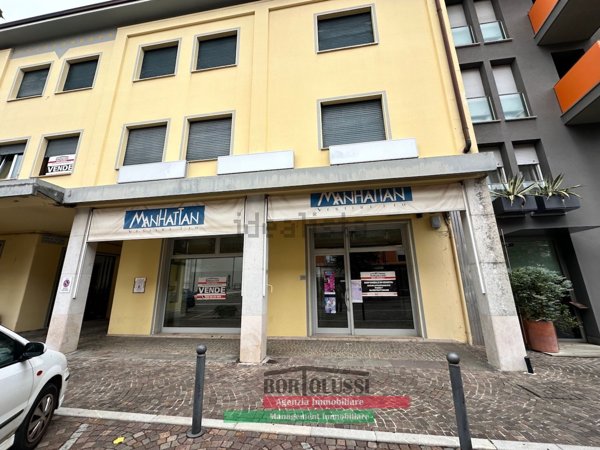 locale commerciale in vendita ad Azzano Decimo