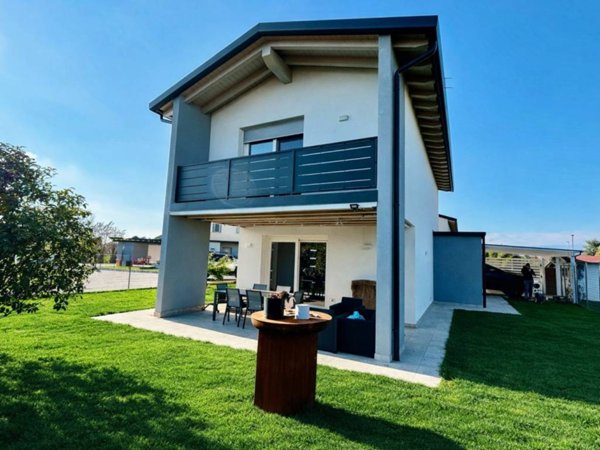 casa indipendente in vendita ad Azzano Decimo