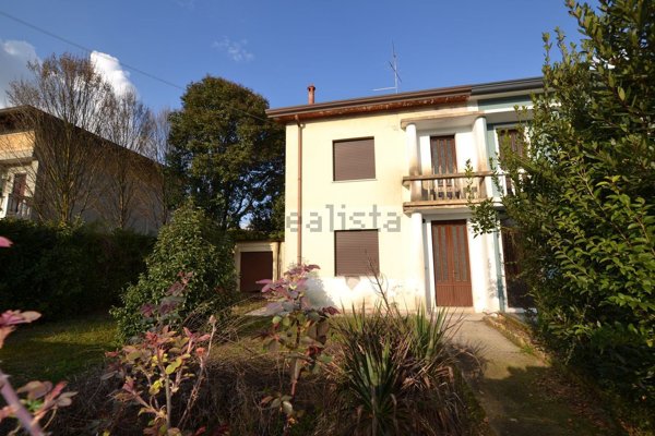 casa indipendente in vendita ad Azzano Decimo