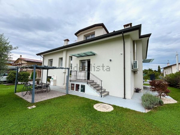 casa indipendente in vendita ad Azzano Decimo