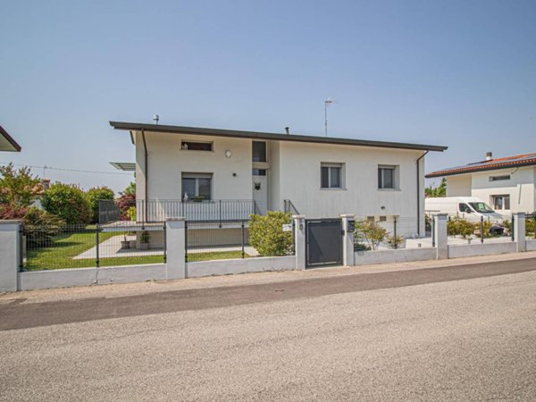 casa indipendente in vendita ad Azzano Decimo