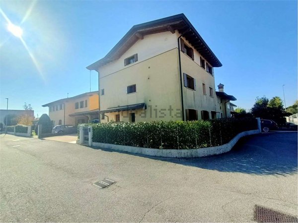 appartamento in vendita ad Azzano Decimo in zona Corva