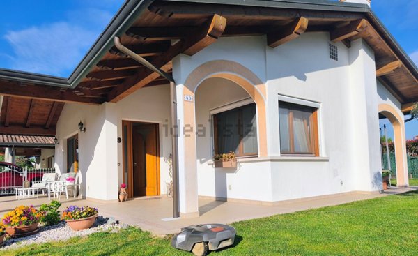 casa indipendente in vendita ad Azzano Decimo