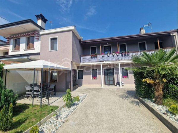 casa indipendente in vendita ad Azzano Decimo in zona Tiezzo