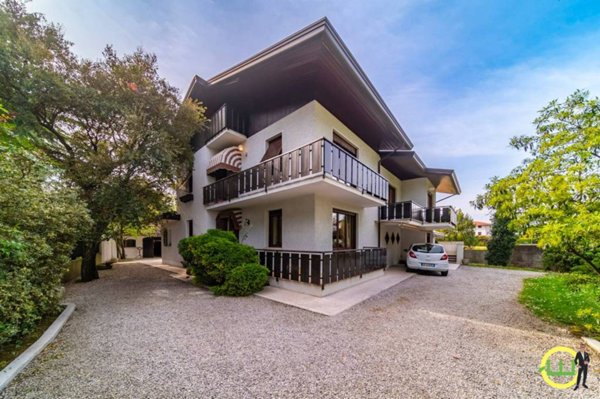 casa indipendente in vendita ad Azzano Decimo in zona Corva