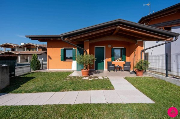 casa indipendente in vendita ad Azzano Decimo