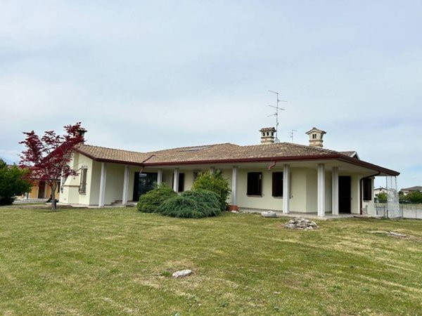 casa indipendente in vendita ad Azzano Decimo
