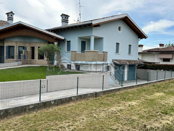 casa indipendente in vendita ad Azzano Decimo in zona Tiezzo