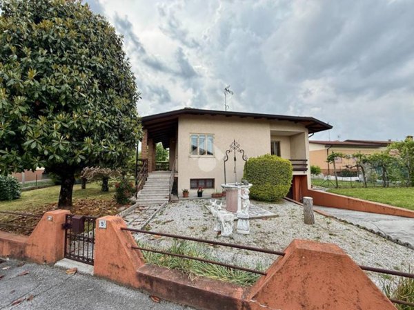 casa indipendente in vendita ad Azzano Decimo