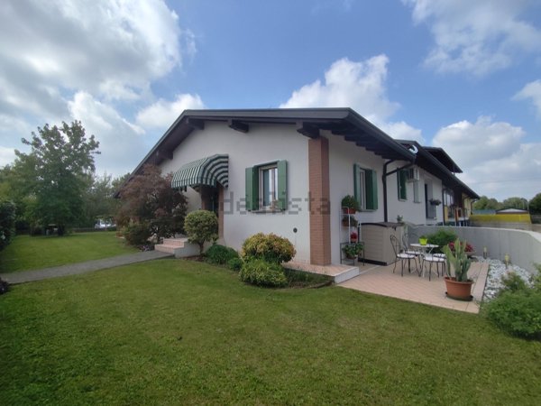 casa indipendente in vendita ad Azzano Decimo
