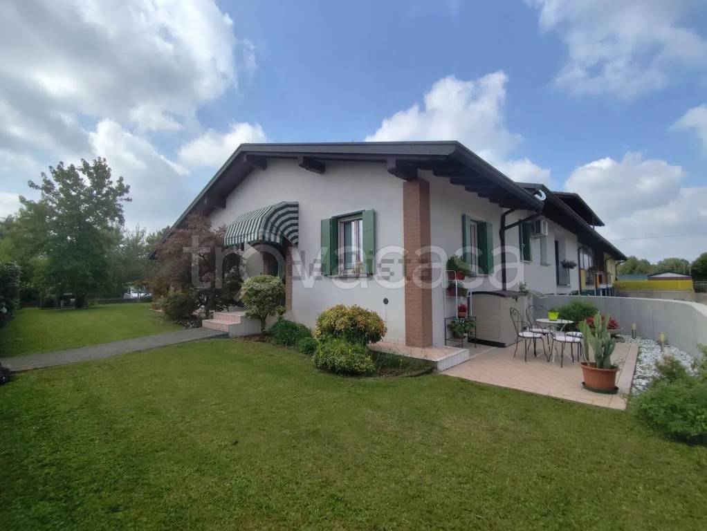 casa indipendente in vendita ad Azzano Decimo