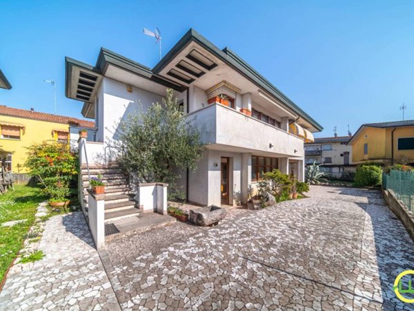 casa indipendente in vendita ad Azzano Decimo