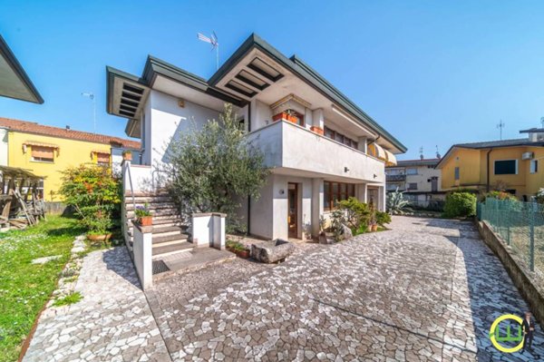 casa indipendente in vendita ad Azzano Decimo
