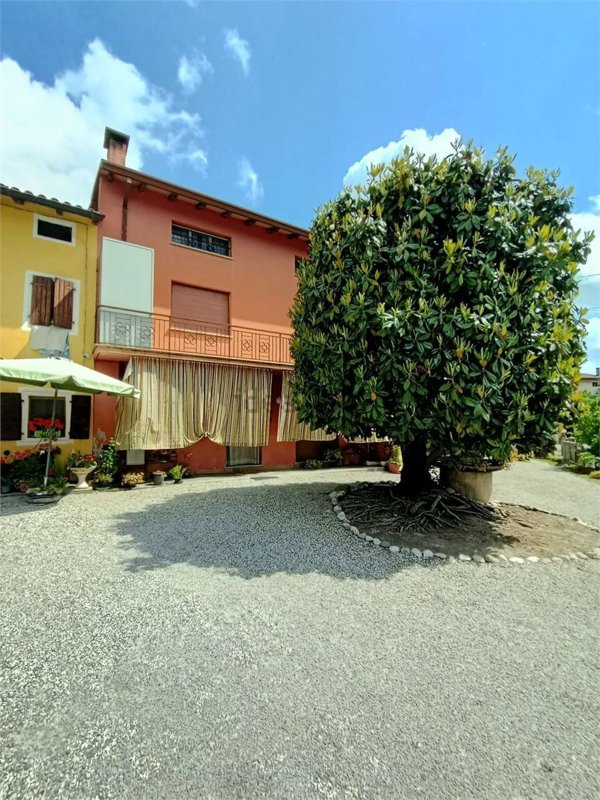 casa indipendente in vendita ad Azzano Decimo in zona Fagnigola