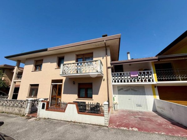 casa indipendente in vendita ad Azzano Decimo