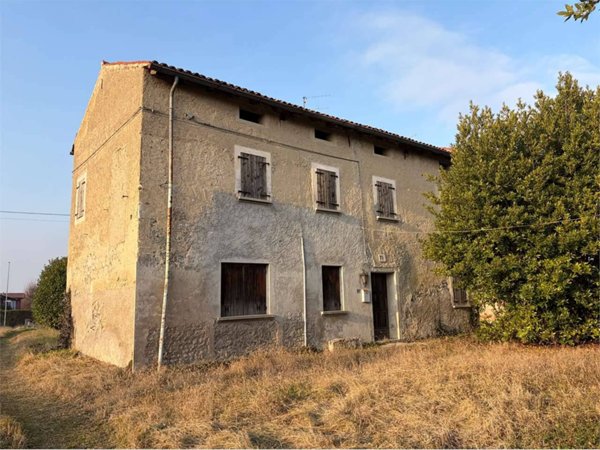 casa indipendente in vendita ad Azzano Decimo in zona Fratte