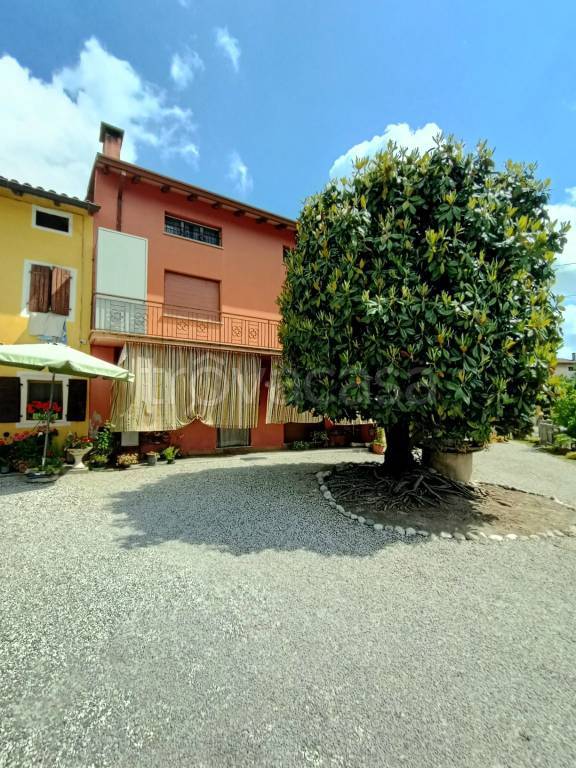 casa indipendente in vendita ad Azzano Decimo in zona Fagnigola