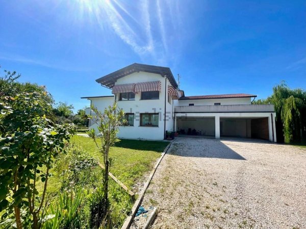 casa indipendente in vendita ad Azzano Decimo in zona Cesena