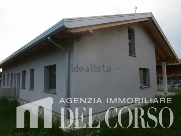 casa indipendente in vendita ad Azzano Decimo in zona Tiezzo