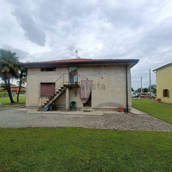 casa indipendente in vendita ad Azzano Decimo in zona Fratte