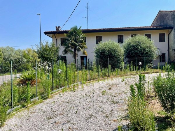 casa indipendente in vendita ad Azzano Decimo