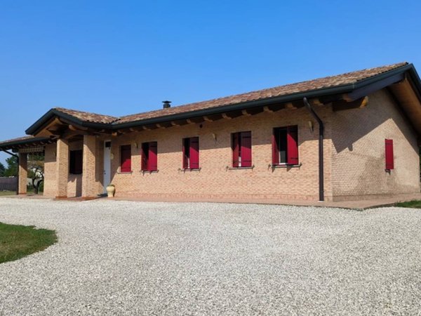 casa indipendente in vendita ad Azzano Decimo