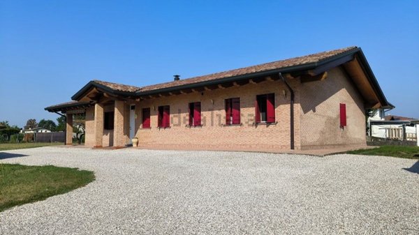 casa indipendente in vendita ad Azzano Decimo