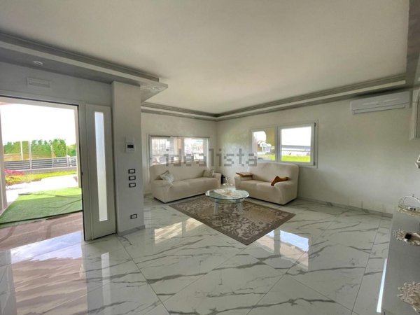 casa indipendente in vendita ad Azzano Decimo in zona Tiezzo