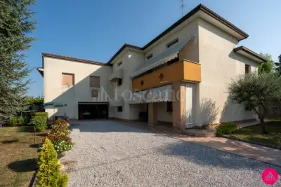 casa indipendente in vendita ad Azzano Decimo in zona Tiezzo