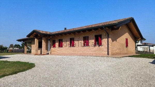 casa indipendente in vendita ad Azzano Decimo