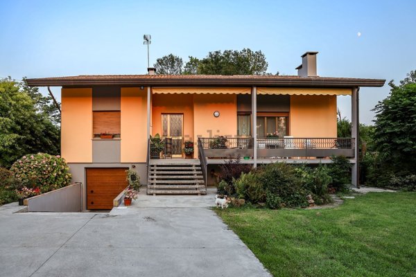casa indipendente in vendita ad Azzano Decimo
