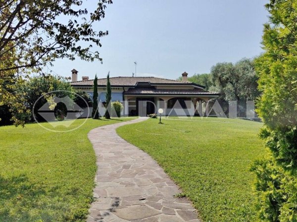 casa indipendente in vendita ad Azzano Decimo in zona Corva