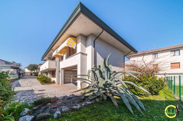 casa indipendente in vendita ad Azzano Decimo