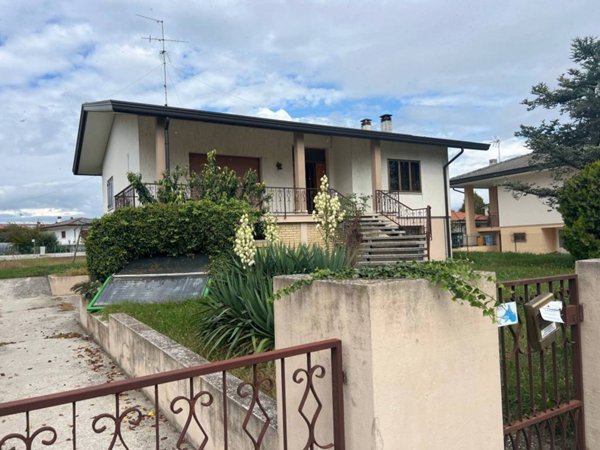 casa indipendente in vendita ad Azzano Decimo
