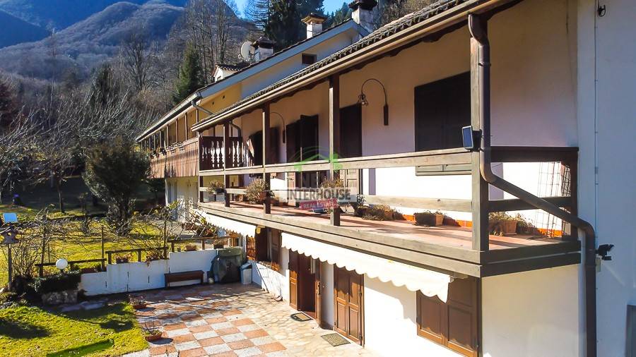 casa indipendente in vendita a Barcis