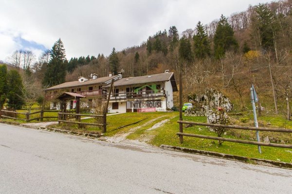 casa indipendente in vendita a Barcis
