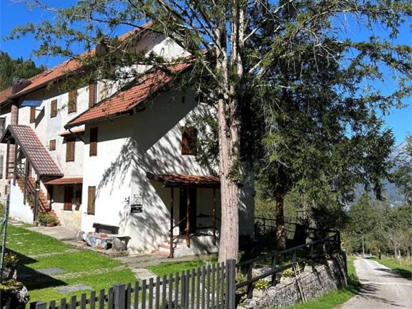 appartamento in vendita a Barcis in zona Pezzeda