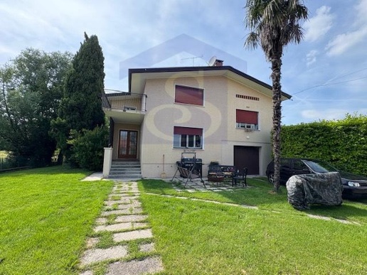 casa indipendente in vendita a Brugnera in zona Maron
